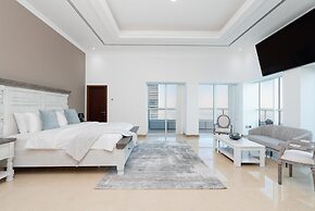 4BR Maid Penthouse w Pool and Jacuzzi