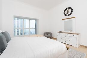4BR Maid Penthouse w Pool and Jacuzzi