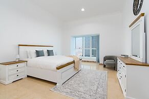 4BR Maid Penthouse w Pool and Jacuzzi