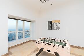 4BR Maid Penthouse w Pool and Jacuzzi