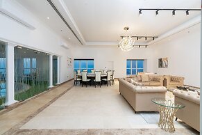 4BR Maid Penthouse w Pool and Jacuzzi