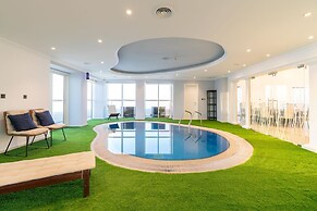 4BR Maid Penthouse w Pool and Jacuzzi
