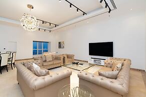 4BR Maid Penthouse w Pool and Jacuzzi