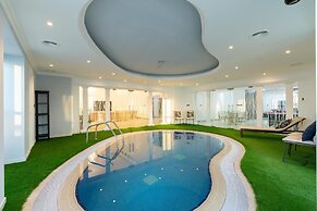 4BR Maid Penthouse w Pool and Jacuzzi