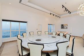4BR Maid Penthouse w Pool and Jacuzzi