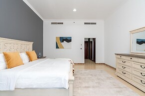 4BR Maid Penthouse w Pool and Jacuzzi
