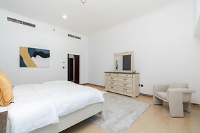 4BR Maid Penthouse w Pool and Jacuzzi