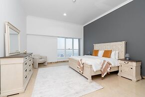 4BR Maid Penthouse w Pool and Jacuzzi