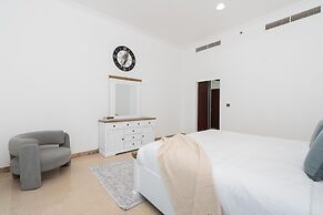 4BR Maid Penthouse w Pool and Jacuzzi