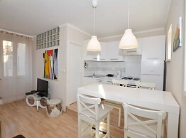 Classy and Modern Old Town Quarter Apartment