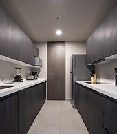 Modern Apts w Pool & Mountain View