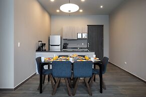 Modern Apts w Pool & Mountain View