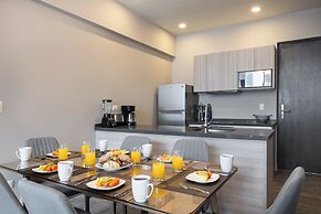 Modern Apts w Pool & Mountain View