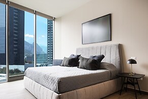 Modern Apts w Pool & Mountain View