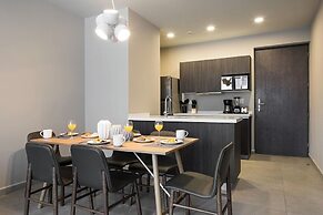 Modern Apts w Pool & Mountain View