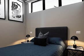 Modern Apts w Pool & Mountain View