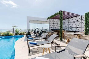 Ocean view Rooftop Studios with Pool