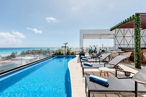 Ocean view Rooftop Studios with Pool