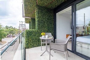 Ocean view Rooftop Studios with Pool
