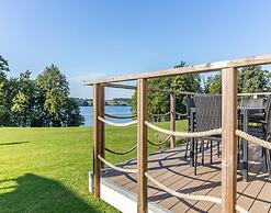 Lakeside Bliss Retreat