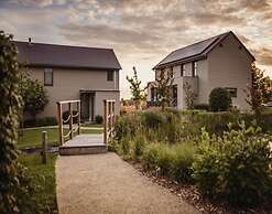 Serene Luxe Lakeside Stay