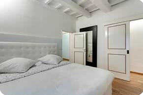 Central and Prime Apartment Near Duomo