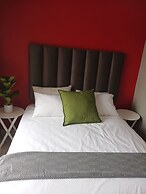Rustenburg Cozy Apartment With Private Entrance & BBQ