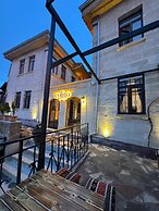 Colina Stone House