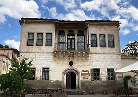 Colina Stone House