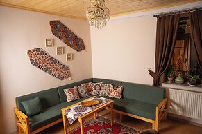 Colina Stone House