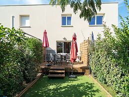 Cozy Villa Near Serignan Beach