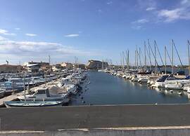 Spacious Stay by Serignan Sea