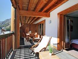 Apartment With Terrace & Parking
