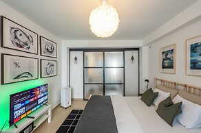 Stylish 3 Bd 3 Bath Duplex In Brussels