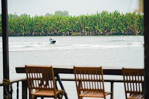 River Nest Hostel