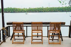 River Nest Hostel