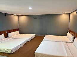 River Nest Hostel