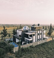 Skyhut Boutique House
