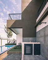 Skyhut Boutique House