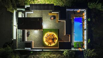 Skyhut Boutique House