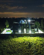 Skyhut Boutique House