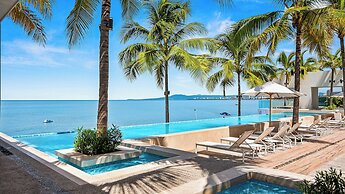 Oceanfront 1BR with Balcony & Pool