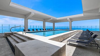 Oceanfront 1BR with Balcony & Pool