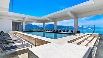 Oceanfront 1BR with Balcony & Pool