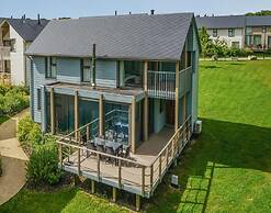 Spacious Villa Near Castle
