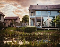 Spacious Villa Near Castle