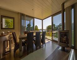 Spacious Villa Near Castle