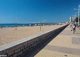 Cozy Beachside Villa in Serignan