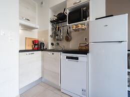 Cozy Beachside Villa in Serignan