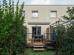 Cozy Retreat Near Serignan